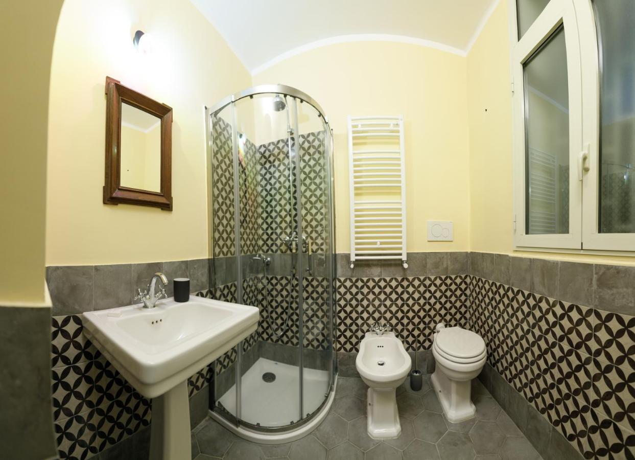 Palazzo Introna Bed & Breakfast โมลา ดิ บารี ภายนอก รูปภาพ