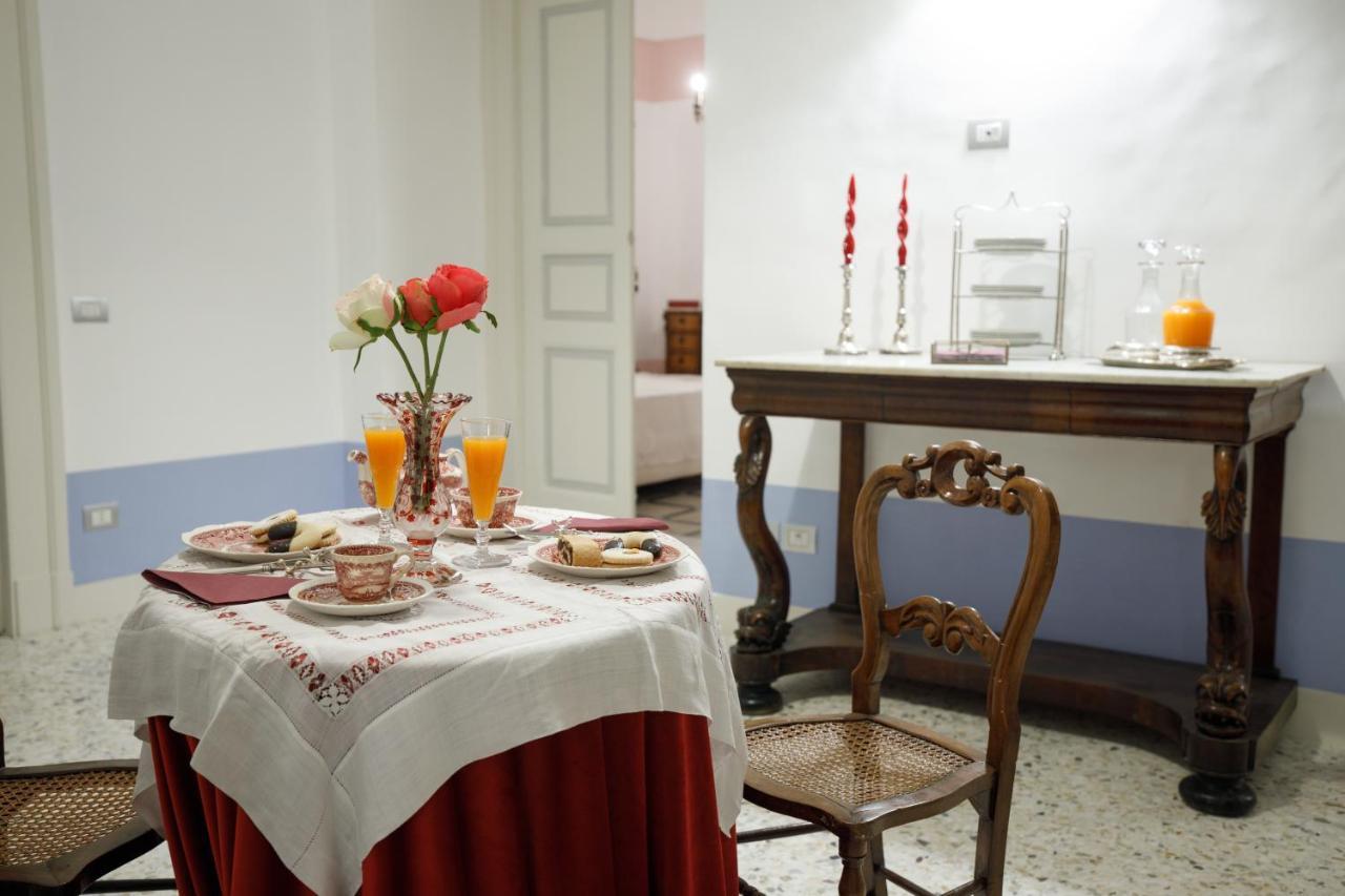Palazzo Introna Bed & Breakfast โมลา ดิ บารี ภายนอก รูปภาพ