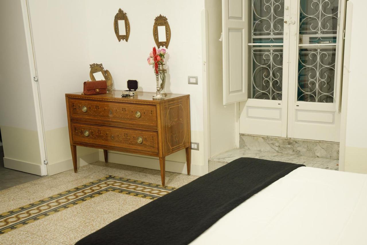 Palazzo Introna Bed & Breakfast โมลา ดิ บารี ภายนอก รูปภาพ