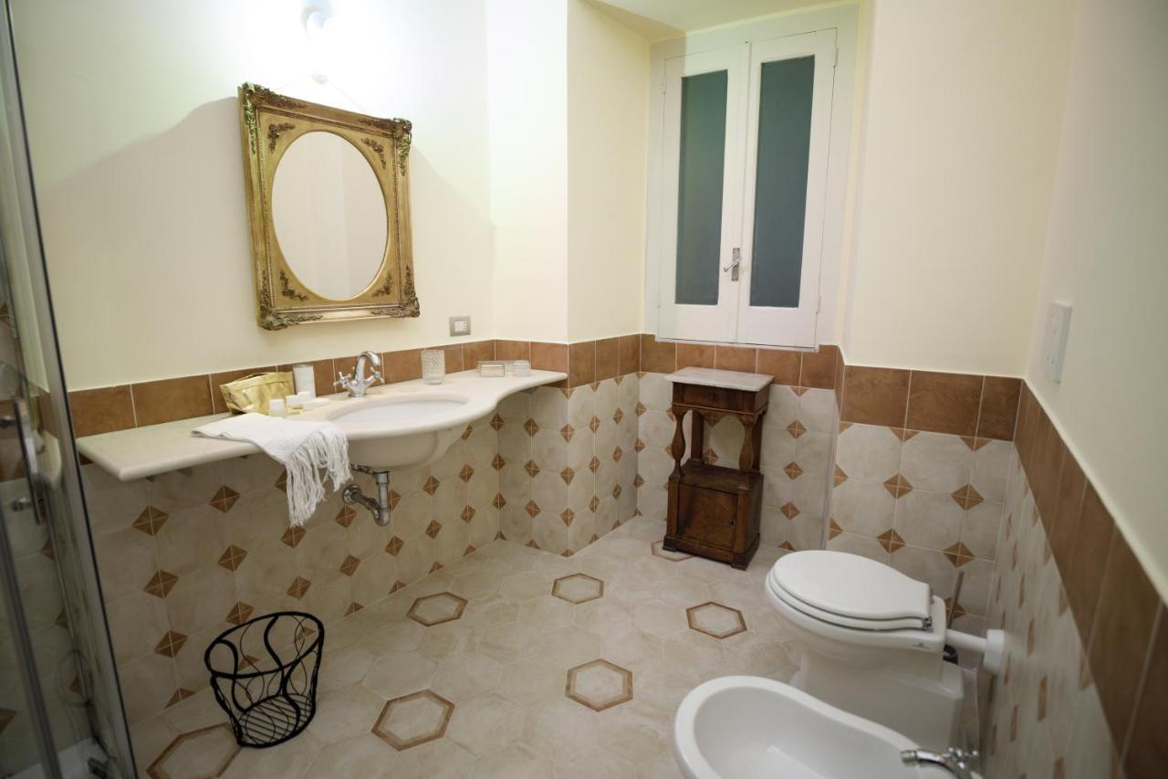 Palazzo Introna Bed & Breakfast โมลา ดิ บารี ภายนอก รูปภาพ