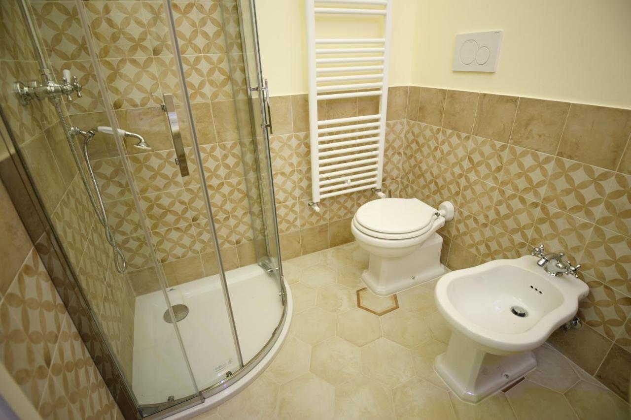 Palazzo Introna Bed & Breakfast โมลา ดิ บารี ภายนอก รูปภาพ