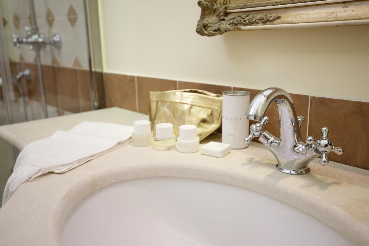 Palazzo Introna Bed & Breakfast โมลา ดิ บารี ภายนอก รูปภาพ