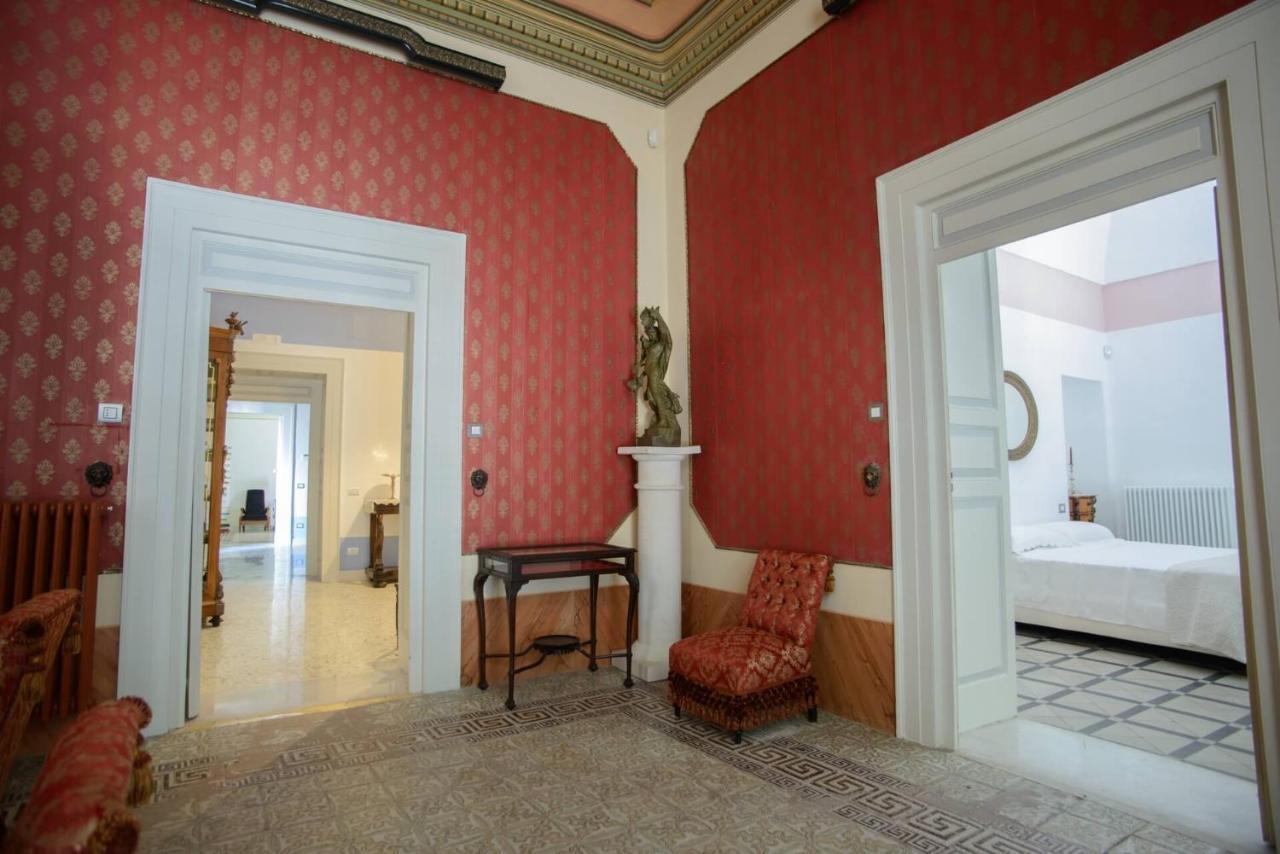 Palazzo Introna Bed & Breakfast โมลา ดิ บารี ภายนอก รูปภาพ