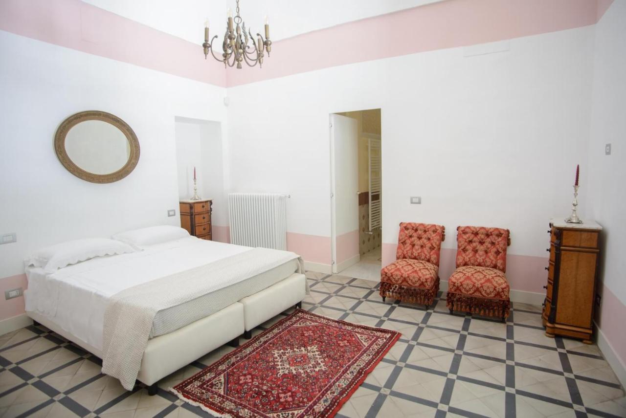 Palazzo Introna Bed & Breakfast โมลา ดิ บารี ภายนอก รูปภาพ