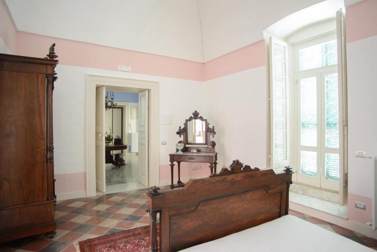 Palazzo Introna Bed & Breakfast โมลา ดิ บารี ภายนอก รูปภาพ