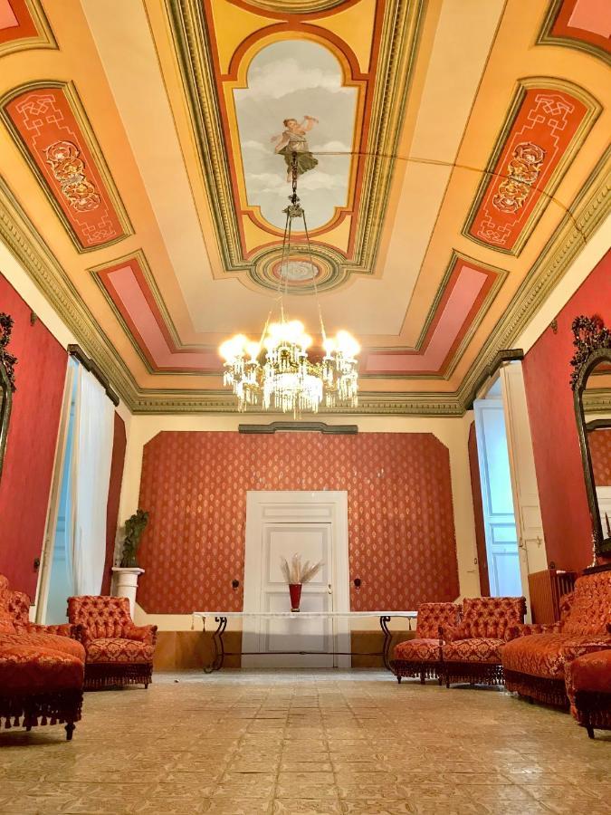 Palazzo Introna Bed & Breakfast โมลา ดิ บารี ภายนอก รูปภาพ