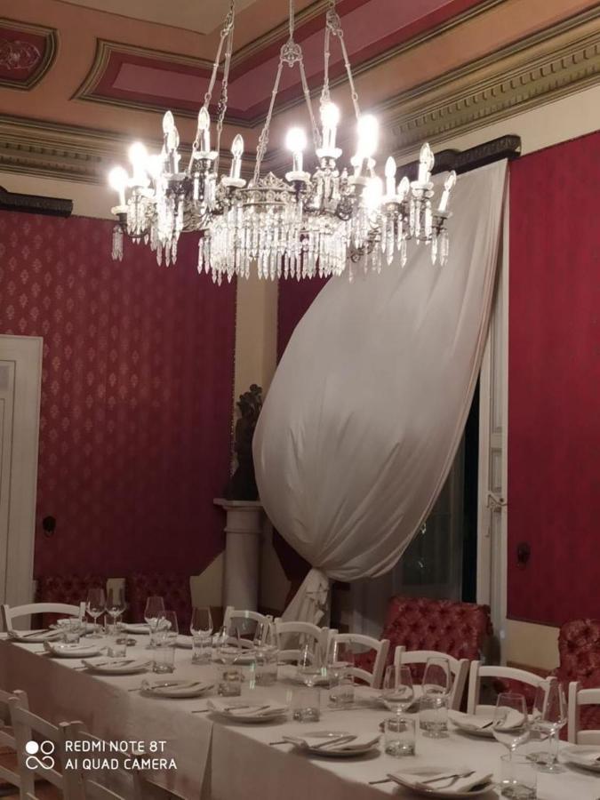 Palazzo Introna Bed & Breakfast โมลา ดิ บารี ภายนอก รูปภาพ