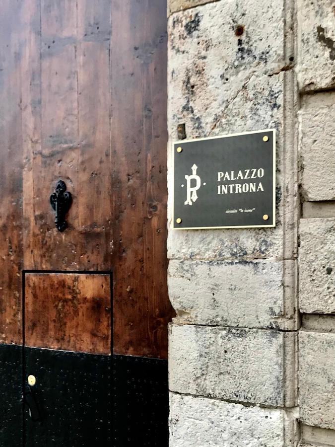 Palazzo Introna Bed & Breakfast โมลา ดิ บารี ภายนอก รูปภาพ